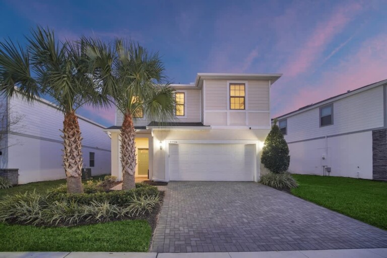 Luxurious 7-Bedroom House with Pool and Hot Tub