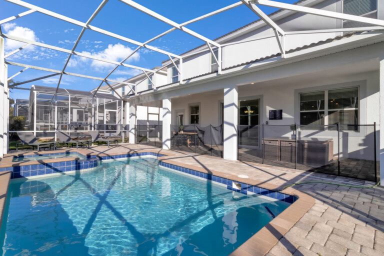 Beautiful 8 Bed Home with Pool
